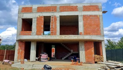 Constructii case,blocuri la rosu foto