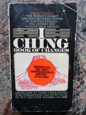 I Ching: Book of Changes - James Legge foto