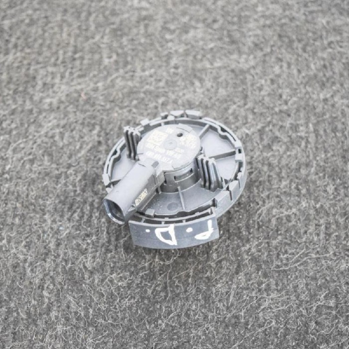 Senzor de impact dreapta față AUDI A4 8W2, B9 2018 OEM: 4M0955557A 10011210