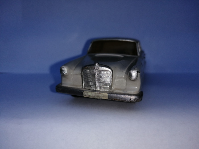 bnk jc Mercedes 220 SE - 1/43