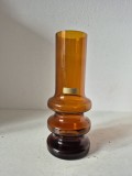 Vază sticlă vintage Glash&uuml;tte Rheinpfalz (Germania) &ndash; Mid-Century Modern chihlimbar, 20 cm