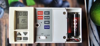TERMOSTAT AURATON 2020 PENTRU CENTRALA FUNCTIONEAZA SE VINDE FARA CAPAC . foto