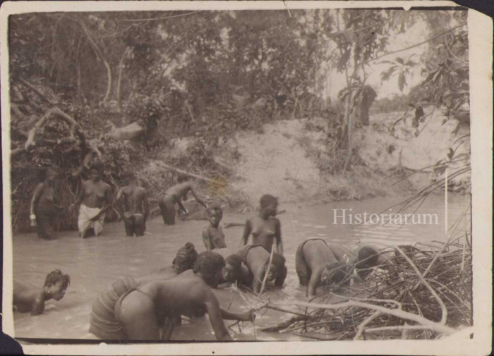 HST P2/581 Poză exotică femei la pescuit Africa anii 1930