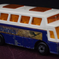 Macheta Matchbox Superfast nr 85 Airport Coach 1977