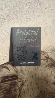 Strigatul Tigrului - Angela Little (Stare Extelenta) foto