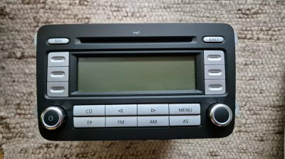 Cod Deblocare Radio VW Golf 5 original factory radio with CD player, Decodare foto