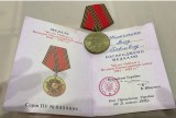 Brevet si medalie 3 / semnata olograf de Viktor Iușcenko presedinte Ucraina / comemorare al doilea razboi mondial IIWWW