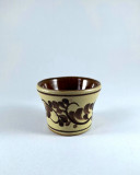 Paharel din ceramica, maro cu motive florale, pictat manual 4 cm inaltime