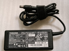 Incarcator laptop Toshiba 15V 4A, 6.3/3.0mm PA3754E-1AC3 - poze reale foto