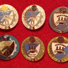 Lot 6 insigne fotbal - "80 de ani de fotbal muncitoresc la ARAD" 1909/1989