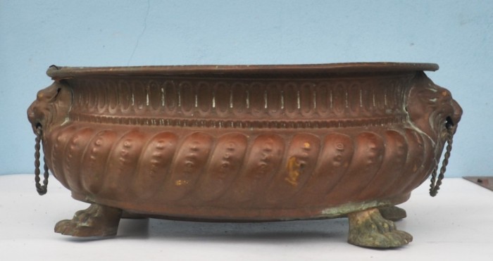 Jardiniera de secol 19 cu capete de lei - Franta
