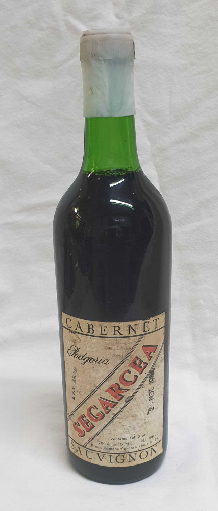 SEGARCEA CABERNET SAUVIGNON 1984 Vin de colectie era socialista continut  origina, Sec, Rosu, Romania 1970- 2000 | Okazii.ro