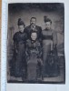 Tintype (ferotip) familie &ndash; c. 1890&ndash;1905 Belle &Eacute;poque &ndash; 8,1&times;12,7 cm &ndash; studio
