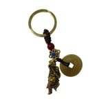 Breloc amuleta Feng Shui din metal cu Buddha cu sceptrul puterii si piersica si