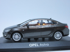 Macheta Opel Astra sedan Minichamps 1:43 foto