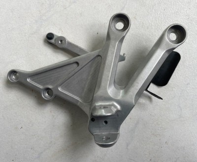 Honda CBR1000RR CBR 1000 RR (SC57) 2004-2007 Suport scarita fata dreapta foto