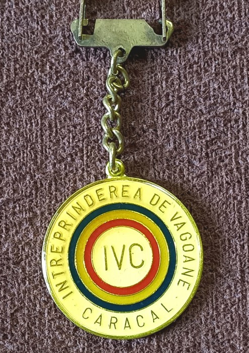 Breloc comunist - cai ferate - Intreprinderea de Vagoane CARACAL