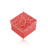 Cutie de cadouri roșie, cu ornamente &icirc;n formă de inimă