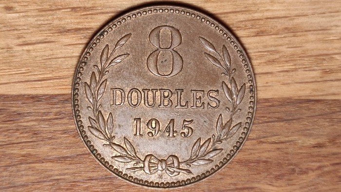 R08 Guernsey - moneda de colectie exotica bronz - 8 doubles 1945 H - aunc, 192k ex!