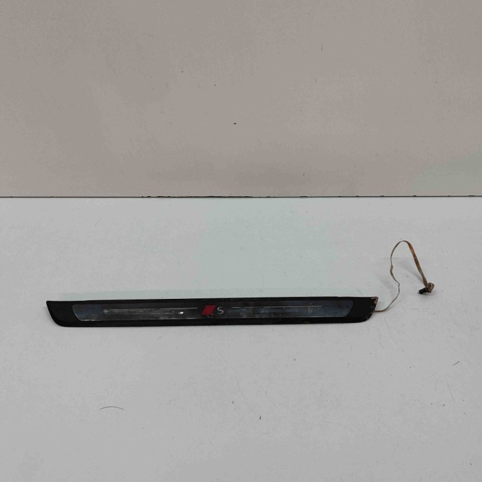 Ornament prag interior dreapta față AUDI A5 Avant 2024 OEM: 8B3947417D