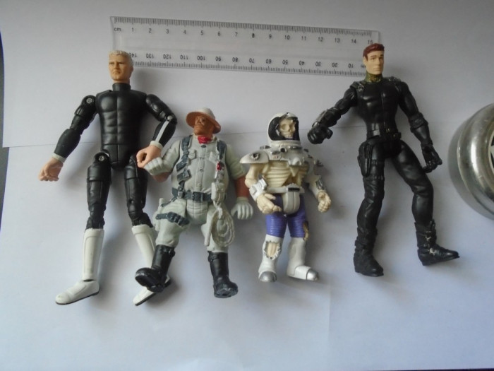 bnk jc - Lot 4 figurine neidentificate