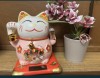 Pisica Maneki Neko roz superbă