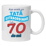 Cana alba personalizata &quot;Asa arata un tata extraordinar - 70 ani&quot;, INOVATIX&reg;️. 330ml