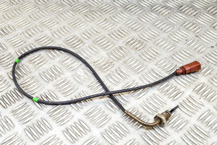 Senzor de temperatură AUDI Q3 8U 2017 OEM: 04L906088EB 15480748