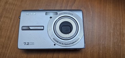 APARAT FOTO DIGITAL KODAK M763 , FARA ACUMULATOR , NU STIU DACA FUNCTIONEAZA . foto