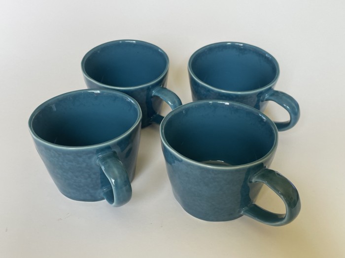 Patru cani mari din ceramica smaltuita de provenienta scandinava, culoare turcoaz