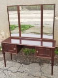 Masă de toaletă veche, pentru recondionare. Vitrina / Masa de toaleta veche. PREDARE PLOIESTI!