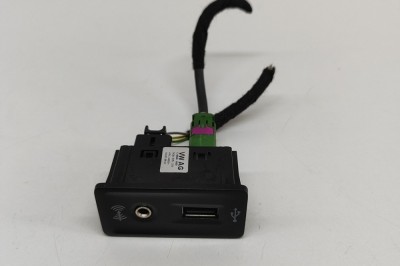 Port USB/AUX-In VW GOLF VII 5G1, BQ1, BE1, BE2 2014 OEM: 5G0035222,5Q0035724 28828810 foto