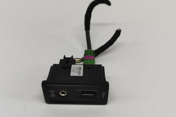 Port USB/AUX-In VW GOLF VII 5G1, BQ1, BE1, BE2 2014 OEM: 5G0035222,5Q0035724 28828810