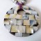** Colier fashion materiale naturale: lemn de cocos si sidef de scoica, 6 cm dia