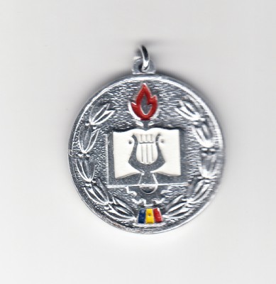 Insigna Cantarea Romaniei, 1978-1979 - doar partea inferioara foto