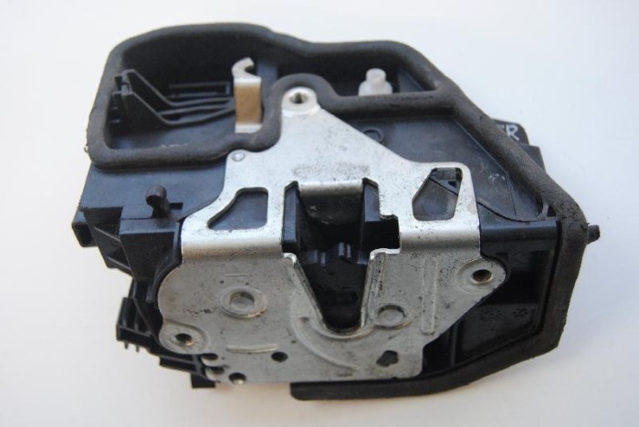 &Icirc;ncuietoare ușă dreapta spate BMW 7 E65, E66, E67 2007 OEM: 7167076 | 1874616