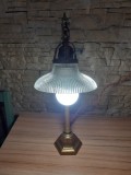 Ofer spre vanzare o lampa Art Deco din alama cu patina originala, Casa