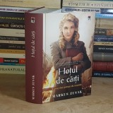 MARKUS ZUSAK - HOTUL DE CARTI ( ROMAN ) , 2014 *