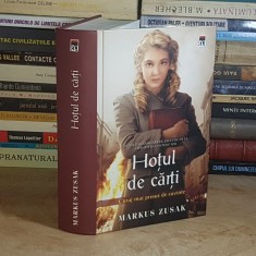 MARKUS ZUSAK - HOTUL DE CARTI ( ROMAN ) , 2014 * foto