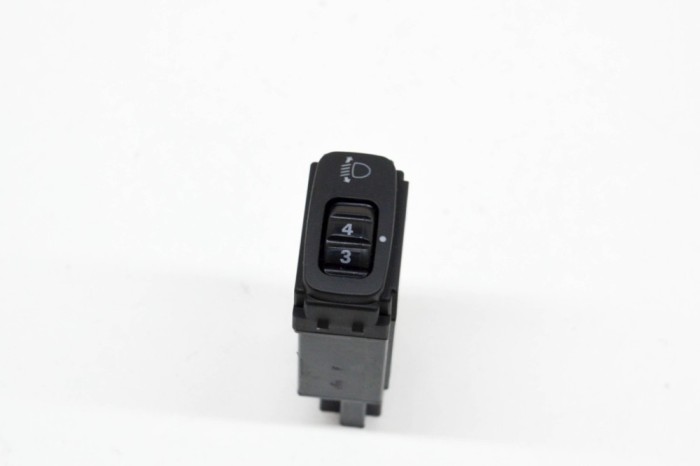 Comutator de reglare &icirc;nălțime faruri MITSUBISHI PAJERO III V7_W, V6_W 2006 OEM: 6D11 13814487