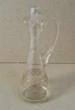 Vechi recipient de sticla cu dop pentru bauturi alcoolice