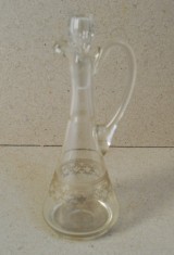 Vechi recipient de sticla cu dop pentru bauturi alcoolice