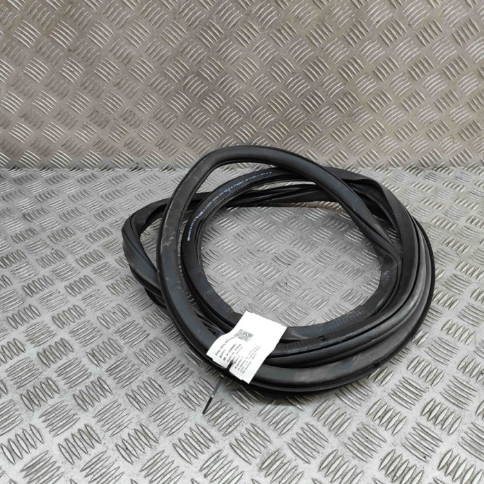 Garnitura ușă dreapta față AUDI Q4 SUV F4B 2024 OEM: 11A867912B