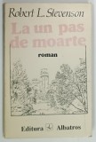 LA UN PAS DE MOARTE de ROBERT L . STEVENSON , 1995