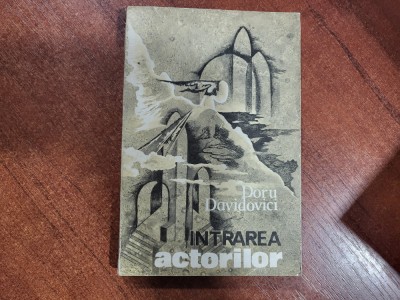 Intrarea actorilor de Doru Davidovici foto