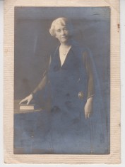 QW18 97 - Fotografie foarte veche - distinsa doamna - anul 1948