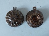 Lot 2 forme miniaturale de prajitura guguluf chec, decor miniatura casa papusii, metal aramiu, 5.5cm diametru x 2 cm inaltime