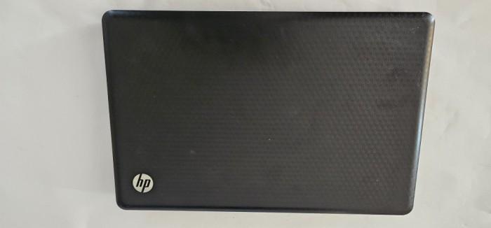 LEPTOP HP G60 , DISPLAY SPART , PROCESOR i3 , LEPTOPUL FUNCTIONEAZA , SE VINDE PENTRU PIESE FARA HARD ,RAMI SI BATERIE .