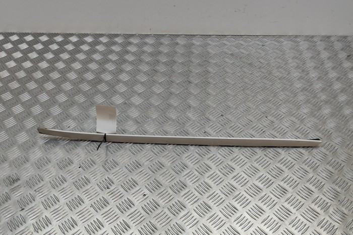 Ornament vertical parbriz st&acirc;nga BMW X5 F15, F85 2016 OEM: 7292405 | 24623661
