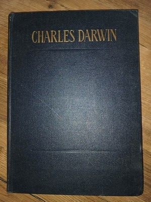 Diferite forme de flori de pe plante de aceeasi specie Plante insectivore- Charles Darwin